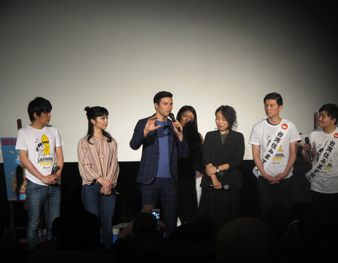 Diễn viên Đài Loan Rhydian Vaughan và nữ đaọ diễn Sola Tien-Yu Fu (thứ ba và năm từ trái qua) giao lưu với khán giả sau buổi chiếu phim My egg boy - bộ phim có nhân vật nhỏ tuổi nhất trong lịch sử điện ảnh - tại LHP quốc tế Okinawa lần 9 - 2017 - Ảnh: Khả Linh