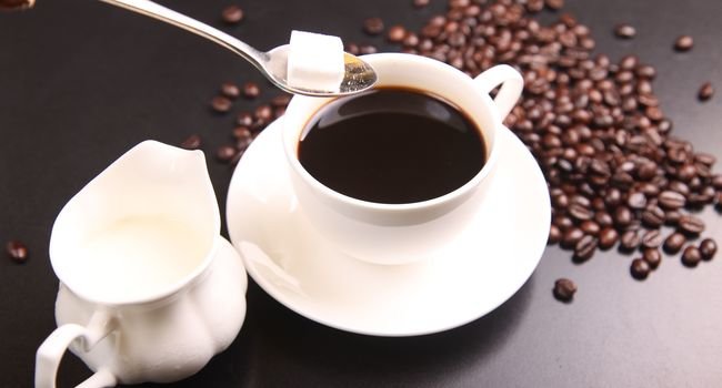 Không nên uống quá nhiều cà phê - Ảnh: Pixabay