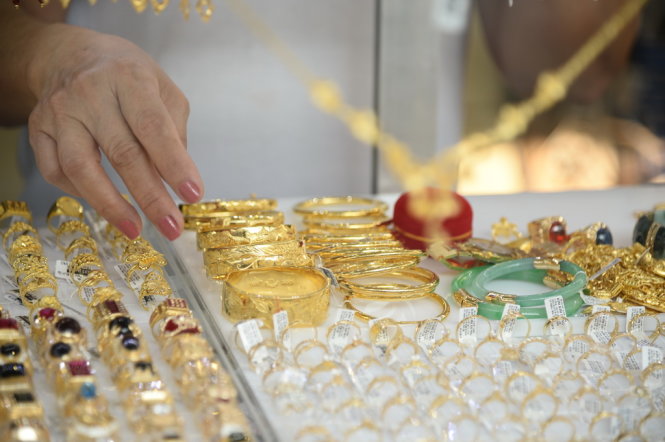 Một của tiệm bán vàng, bạc, đá qui trang sức - Ảnh: TỰ TRUNG