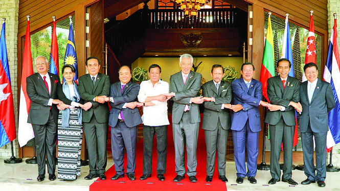 Trưa 29-4, lãnh đạo các nước ASEAN chụp hình lưu niệm tại Hội nghị cấp cao ASEAN lần thứ 30 ở Manila, Philippines - Ảnh: LÊ NAM