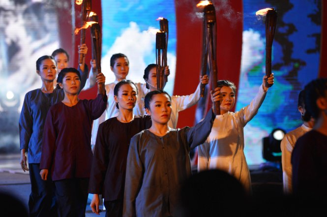 Các diễn viên trong ca khúc Lời anh vọng mãi ngàn năm về anh hùng Nguyễn Văn Trỗi - Ảnh: Lê Phan