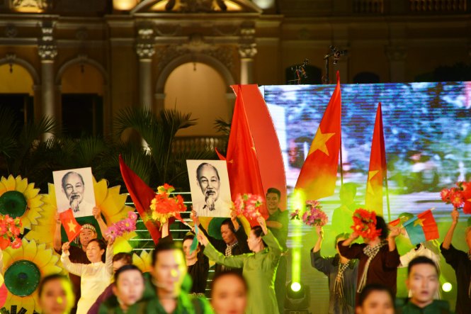 Hình ảnh Bác Hồ luôn còn mãi trong lòng người dân Việt Nam - Ảnh: Lê Phan