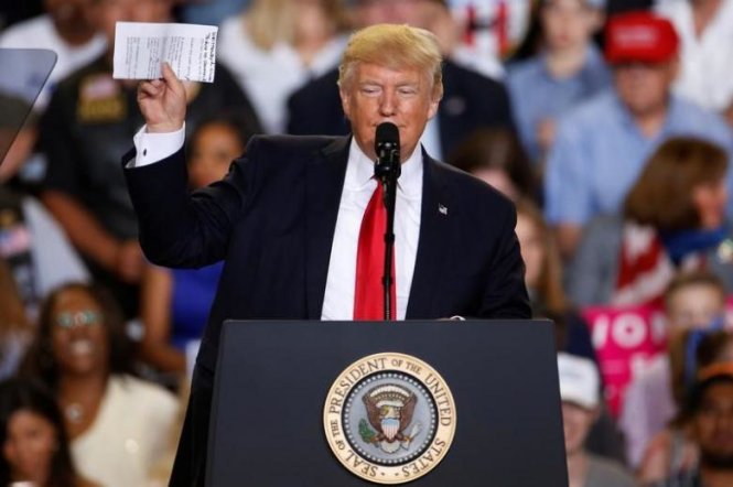 Tổng thống Donald Trump trong một sự kiện tại Harrisburg, bang Pennsylvania ngày 29-4 - Ảnh: Reuters