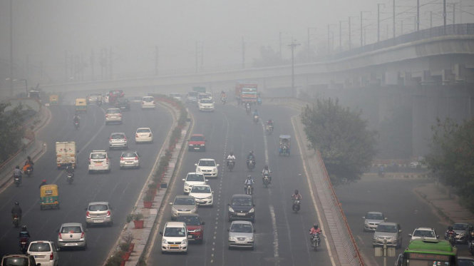 Đường phố ở New Delhi mịt mù khói xe. Đây là thành phố ô nhiễm nhất Ấn Độ -
 Ảnh: Reuters