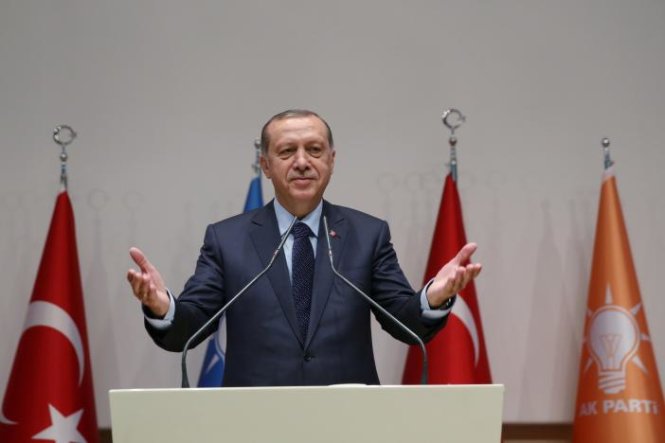 Tổng thống Thổ Nhĩ Kỳ Tayyip Erdogan phát biệu tại trụ sở đảng AK cầm quyền tại Ankara, Thổ Nhĩ Kỳ ngày 2-5 - Ảnh: Reuters