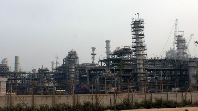 Dự án lọc hóa dầu Nghi Sơn được xây dựng tại Khu kinh tế Nghi Sơn, huyện Tĩnh Gia (Thanh Hóa) đang trong giai đoạn hoàn thiện - Ảnh: HÀ ĐỒNG