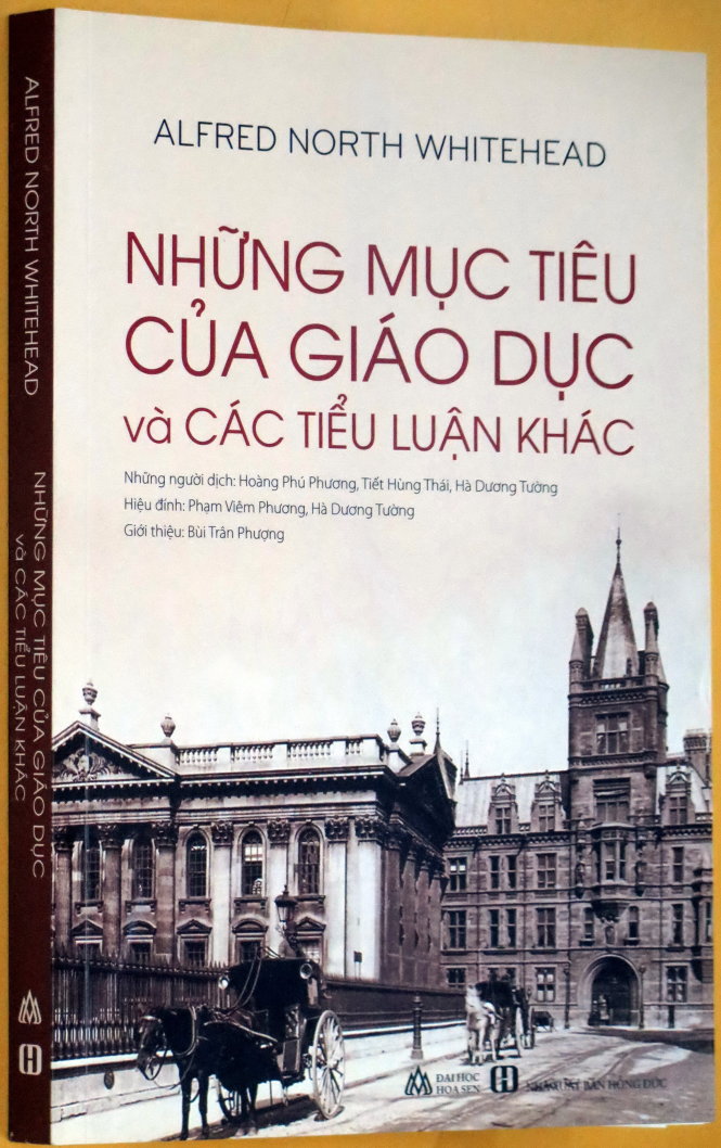 Sách do ban tu thư Đại học Hoa Sen liên kết xuất bản với NXB Hồng Đức -  Ảnh: L.ĐIỀN