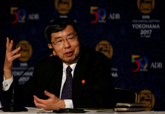 Ông Takehiko Nakao, Chủ tịch ADB trong buổi họp báo trưa 4-5 ở Trung tâm Hội nghị Yokohama - Ảnh: Reuters