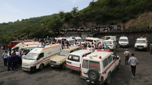 Xe cấp cứu tại hiện trường - Ảnh: AFP