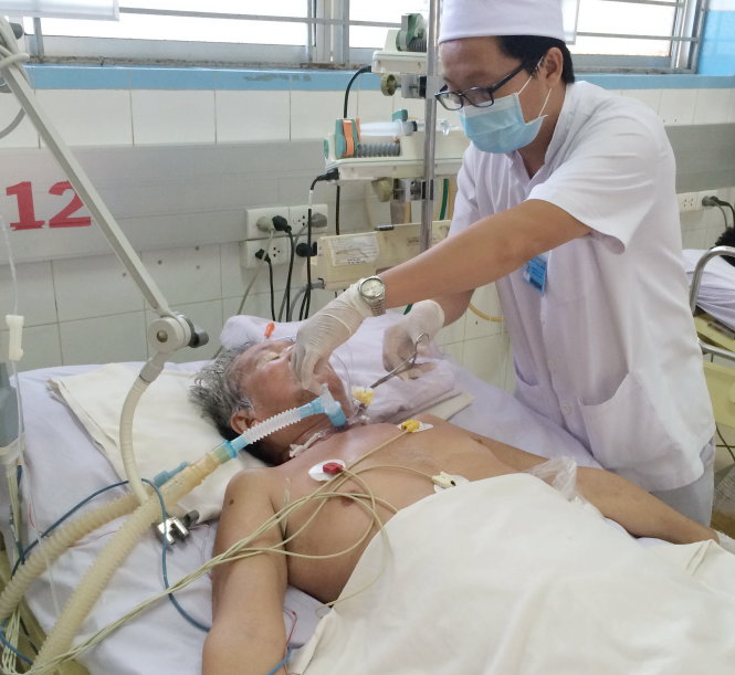 Một người bị uốn ván được chăm sóc, điều trị tại Bệnh viện Bệnh nhiệt đới TP.HCM ngày 4-5 - Ảnh: L.TH.H.