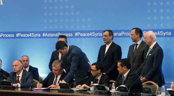 Các nước Nga, Iran và Thổ Nhĩ Kỳ ký biên bản thỏa thuận về việc thành lập các vùng cấm bay tại Syria ngày 4-5 - Ảnh: AFP