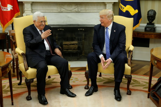 Ông Trump (phải) và ông Abbas tại Phòng bầu dục, Nhà Trắng ngày 3-5 -
 Ảnh: Reuters