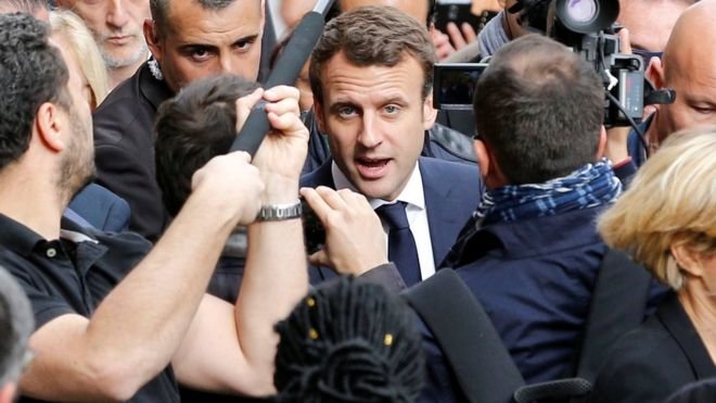 Ứng cử viên tổng thống Pháp Emmanuel Macron - Ảnh: Reuters