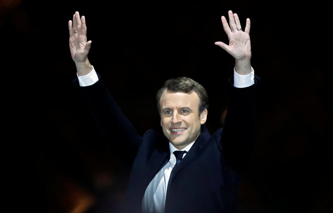 Gương mặt chiến thắng của ông Emmanuel Macron - Ảnh: Reuters