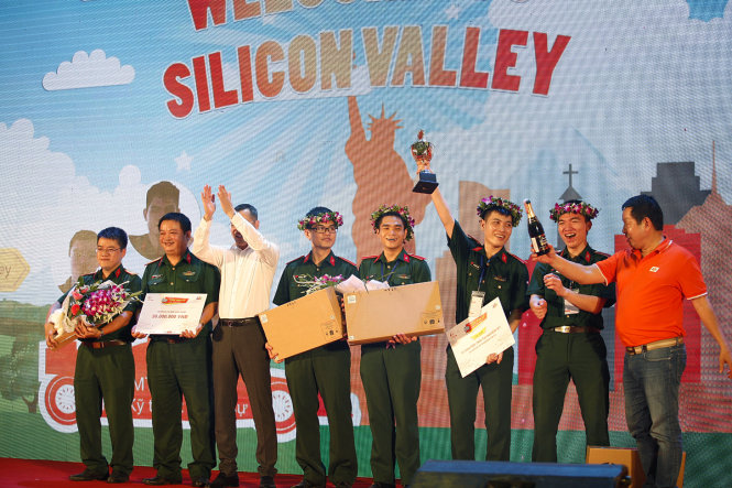 Đội đến từ Học viện Kỹ thuật Quân sự đã dành chiến thắng với giải thưởng 450 triệu đồng -Ảnh: NAM TRẦN