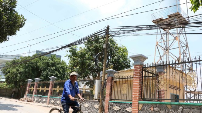 Sau khi đấu giá thành công ông Nguyễn Văn Bal đã đập nhà cộng đồng và xây dựng hàng rào - Ảnh: Ngọc Tài