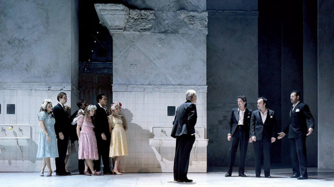 Cảnh trong vở kịch Roméo và Juliette trên sân khấu của Comédie-Française - Ảnh: L’Espace