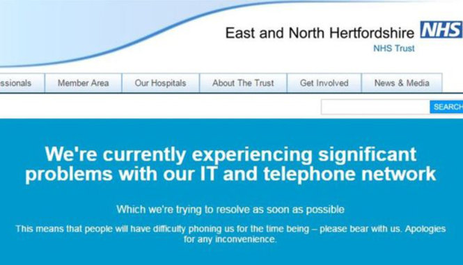 Trang web của bệnh viện East and North Hertfordshire thuộc hệ thống NHS Trust báo lỗi - Ảnh: BBC