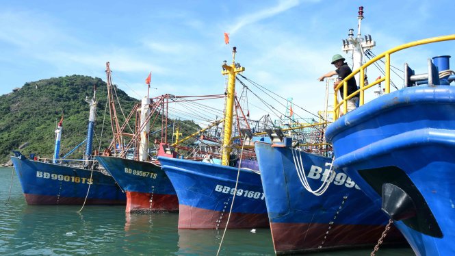 Tàu vỏ thép hàng chục tỉ đồng hay hỏng hóc làm ngư dân điêu đứng được neo ở cảng cá Đề Gi, Phù Cát, Bình Định -
 Ảnh: Trường Đăng