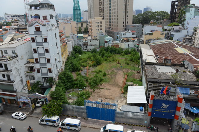 Vị trí xây dựng cao ốc thương mại dịch vụ kết hợp căn hộ chung cư 104 Nguyễn Văn Cừ (Q.1, TP.HCM) do Tổng công ty Bến Thành TNHH một thành viên làm chủ đầu tư là một trong các dự án bị đề nghị thanh tra - Ảnh: QUANG ĐỊNH