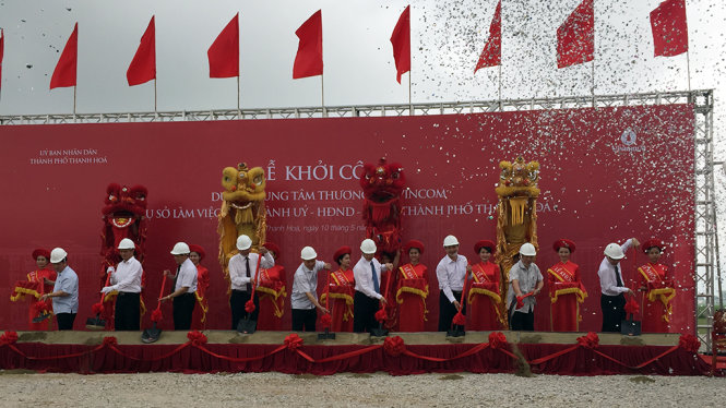 Lễ khởi công xây dựng trung tâm hành chính TP Thanh Hóa vào ngày 10-5-2016 - Ảnh: Hà Đồng