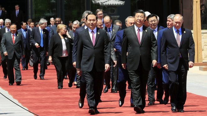 Chủ tịch nước Trần Đại Quang, Chủ tịch Trung Quốc Tập Cận Bình, Tổng thống Nga Vladimir Vladimirovich Putin cùng trưởng đoàn các nước tham dự diễn đàn - Ảnh: TTXVN