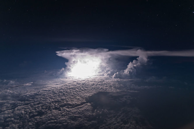 Một cơn bão phía trên rừng mưa Amazon.