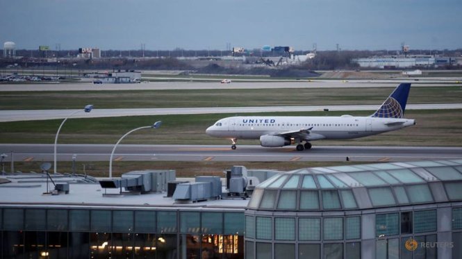 Máy bay Airbus A320 của hãng United Airlines hạ cánh tại sân bay quốc tế O'Hare ở Illinois - Ảnh: Reuters
