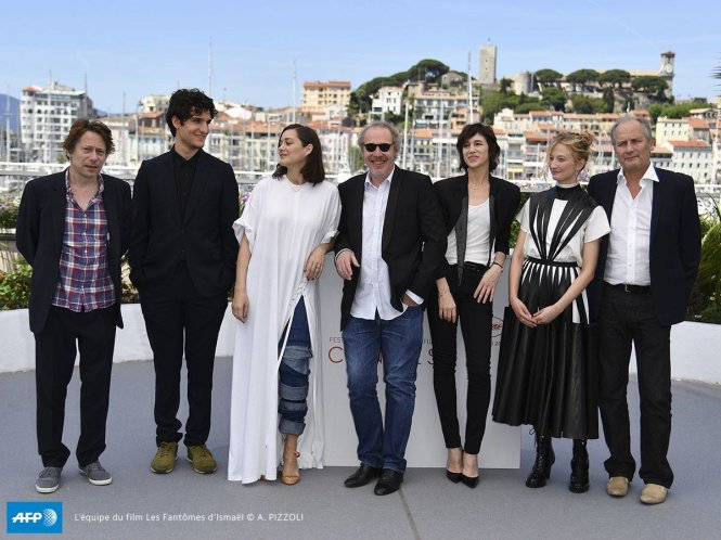 Đoàn phim Les Fantomes d'Ismaël ở Cannes - Ảnh: FB Cannes