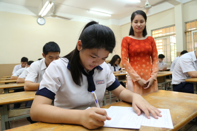 Học sinh lớp 12 Trường THPT Nguyễn Thái Bình, Q.Tân Bình (TP.HCM) đang làm bài thi thử môn toán theo đề tham khảo kỳ thi THPT quốc gia của Bộ GD-ĐT vừa công bố - Ảnh: Như Hùng