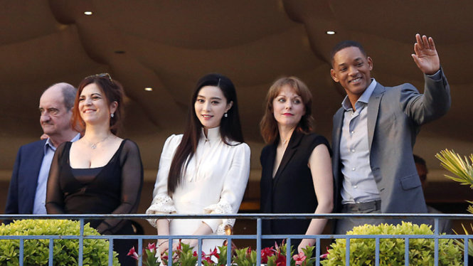 Trước khi diễn ra thảm đỏ, Phạm Băng Băng đã có màn “chào sân” với giới truyền thông quốc tế tại Cannes - Ảnh: Sina