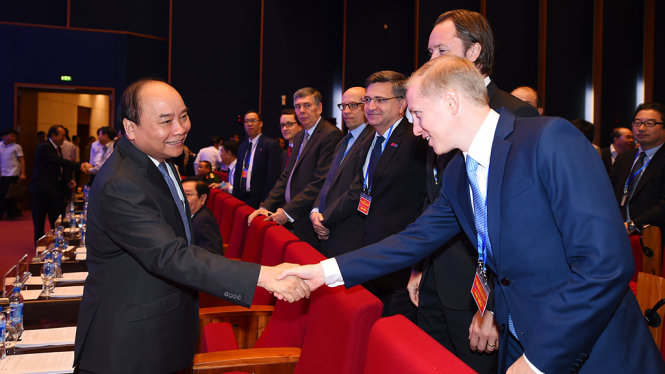 Thủ tướng gặp các đại biểu doanh nghiệp nước ngoài tại VN