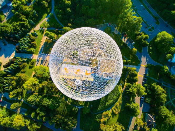Bảo tàng Biosphere Montreal ở Canada trong một bức ảnh từ trên cao hoàn hảo - Ảnh: Caters News Agency
