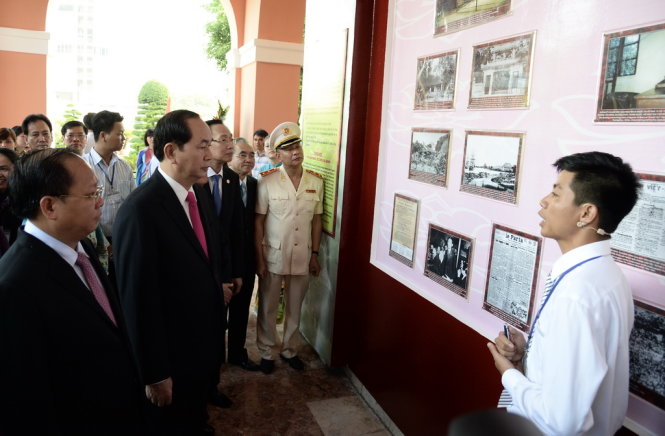 Trần Đại Quang và lãnh đạo TP.HCM xem triển lãm ảnh về cuộc đời và sự nghiệp Bác Hồ tại Bảo tàng Hồ Chí Minh (bến Nhà Rồng), sang 18-5