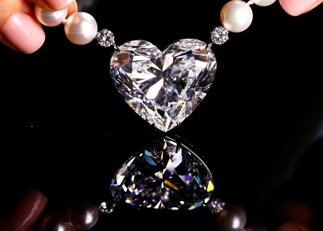 Viên kim cương quí giá được chào bán lần đầu - Ảnh: Reuters