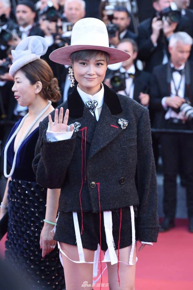 Ca sĩ Lý Vũ Xuân liên tiếp 5 năm liền xuất hiện trên thảm đỏ Cannes với tư cách khách mời của một thương hiệu thời trang do cô làm đại diện phát ngôn tại Trung Quốc - Ảnh: Sina