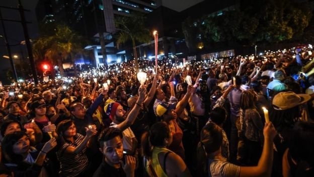 Tại thủ đô Caracas, các cuộc biểu tình chống chính phủ vẫn diễn ra - Ảnh: AFP