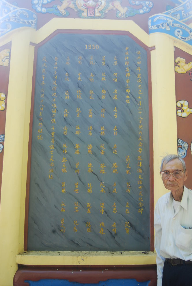 Bia kỷ niệm khắc bằng chữ Nho tên 52 người bỏ mình vì tai nạn khi tham gia xây dựng đập Đồng Cam hồi tháng 9-1929 - Ảnh: Huỳnh Văn Mỹ