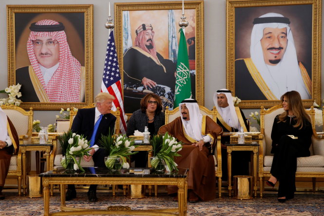Tổng thống Donald Trump (bìa trái) hội đàm với vua Salman ngày 20-5  -
 Ảnh: Reuters