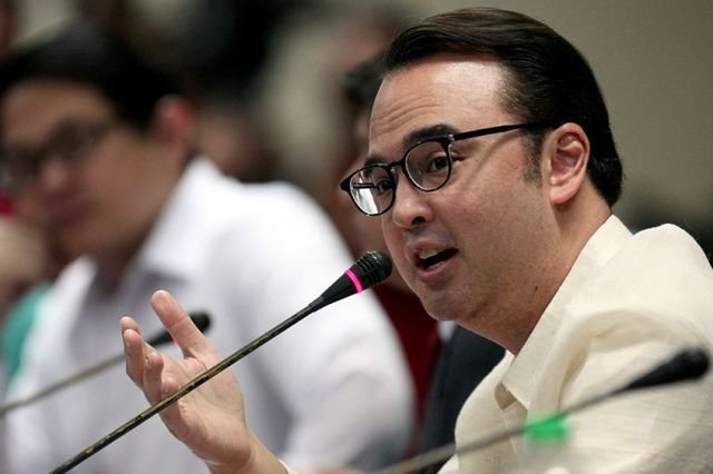 Ngoại trưởng Philippines Alan Peter Cayetano - Ảnh: Philippines Star
