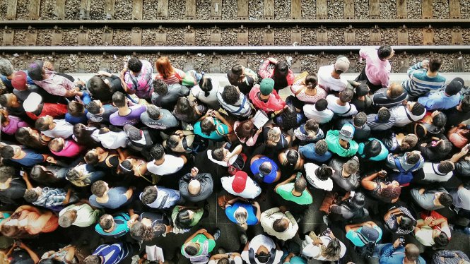 Hành khách xếp hàng chờ tàu ở nhà ga Sao Paulo, Brazil - Ảnh: Getty Images