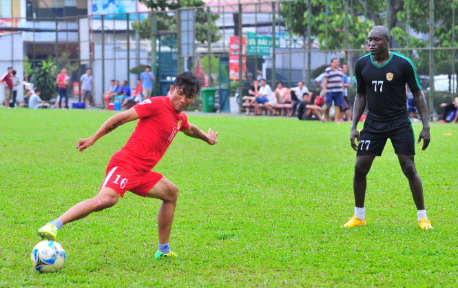 Cựu tuyển thủ Đoàn Việt Cường (16) chính thức khoác áo đội TP.HCM kể từ lượt về V-League 2017. Ảnh: S.H