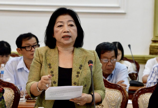 Bà Nguyễn Thanh Hà , phó giám đốc  chợ Nông sản Thủ Đức, phát biểu  quản lý đuọc nguồn gốc chứ chưa kiểm soát được thục phẩm an toàn tại buổi hội thảo - Ảnh: Tự Trung