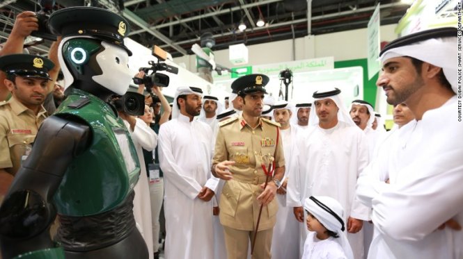 Dubai đưa vào sử dụng thí điểm robot cảnh sát - Ảnh: CNN