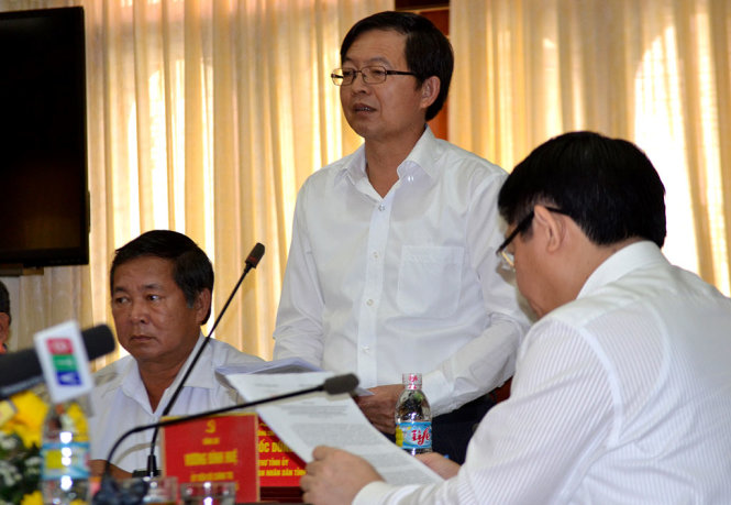 Ông Hồ Quốc Dũng – phó bí thư Tỉnh ủy, chủ tịch UBND tỉnh Bình Định – trình bày báo cáo kiểm điểm của Ban thường vụ Tỉnh ủy Bình Định - Ảnh: DUY THANH