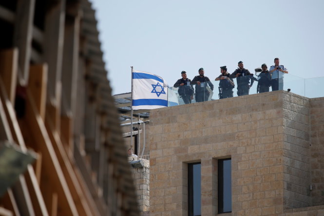 An ninh Israel canh gác bảo vệ trong chuyến thăm của tổng thống Trump - Ảnh: Reuters