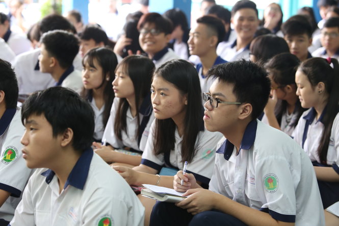 Học sinh lớp 9 Trường THCS Lê Lợi, quận 3, TP.HCM ôn thi môn văn, chuẩn bị cho kỳ thi tuyển sinh lớp 10 - Ảnh: NHƯ HÙNG