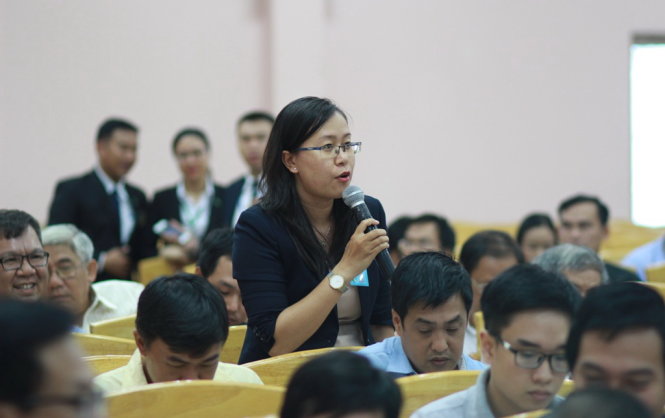 Đóng góp ý kiến trong Đại hội Cổ đông tại CTCP Đường Biên Hòa ngày 26/5. Ảnh: Tấn Minh