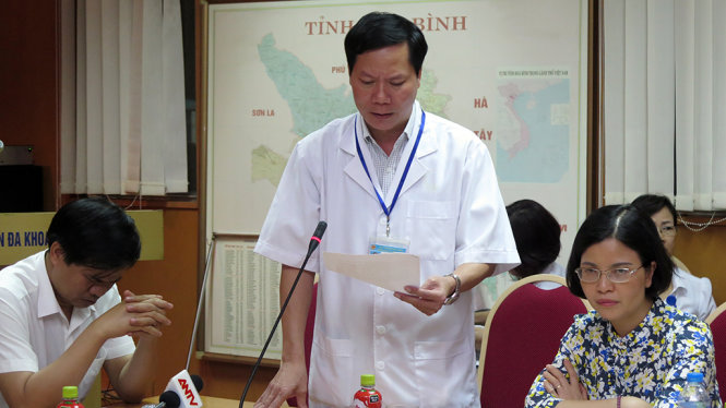 TS. Trương Quý Dương - giám đốc Bệnh viện đa khoa Hòa Bình thông tin tại buổi họp báo - Ảnh: QUANG THẾ