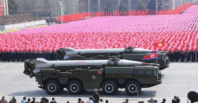 Tên lửa đạn đạo tầm ngắn Hwasong-6 có tầm bắn 500km của Triều Tiên trong một lễ duyệt binh của nước này - Ảnh: CSIS